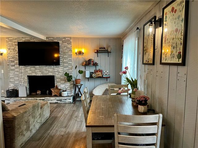 72 Farnum Pike, Smithfield, RI 02917