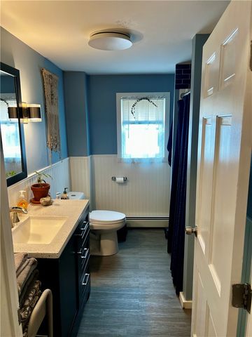 72 Farnum Pike, Smithfield, RI 02917