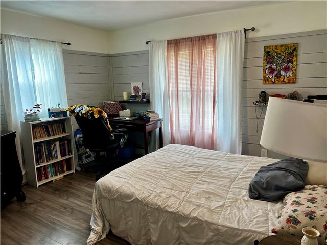 72 Farnum Pike, Smithfield, RI 02917