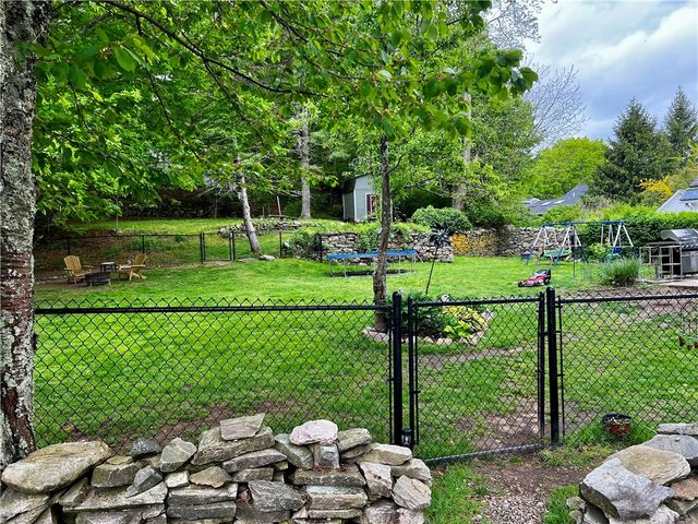 72 Farnum Pike, Smithfield, RI 02917