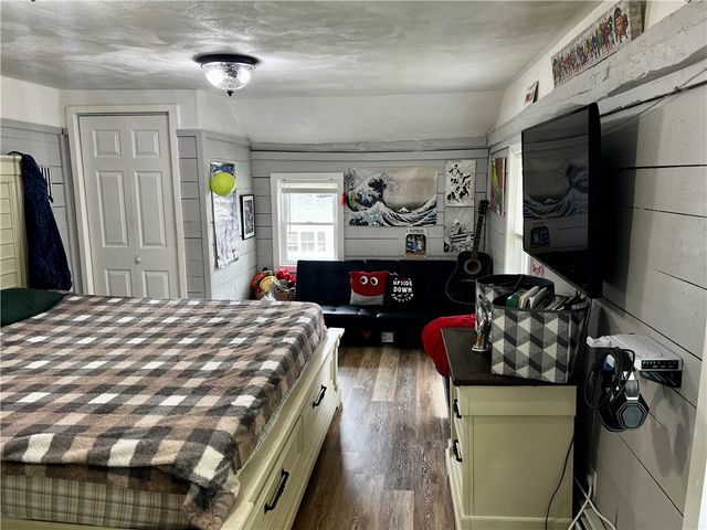 72 Farnum Pike, Smithfield, RI 02917