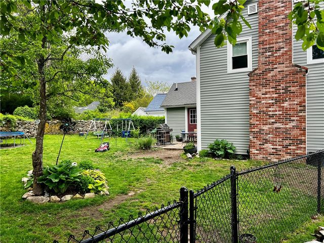 72 Farnum Pike, Smithfield, RI 02917