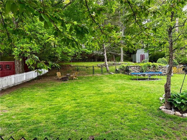 72 Farnum Pike, Smithfield, RI 02917