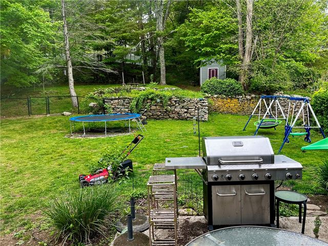 72 Farnum Pike, Smithfield, RI 02917