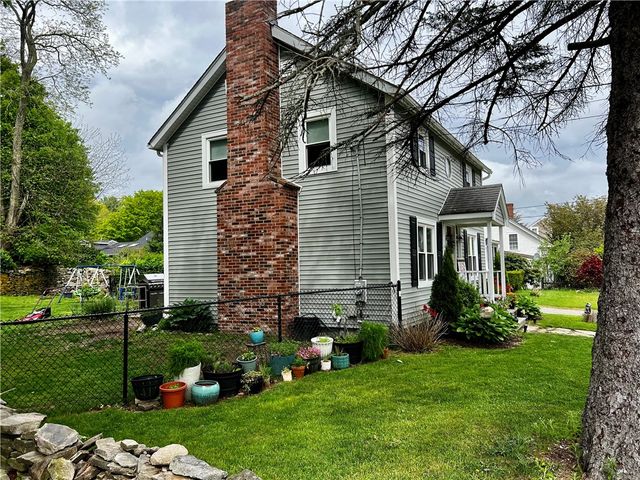 72 Farnum Pike, Smithfield, RI 02917
