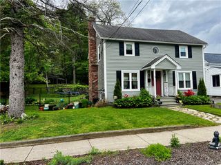 72 Farnum Pike, Smithfield, RI 02917