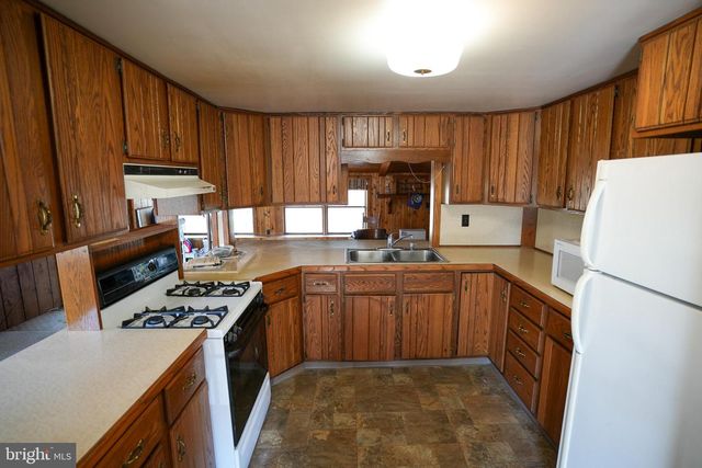 8245 INTERCHANGE RD, Lehighton, PA 18235