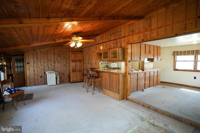 8245 INTERCHANGE RD, Lehighton, PA 18235