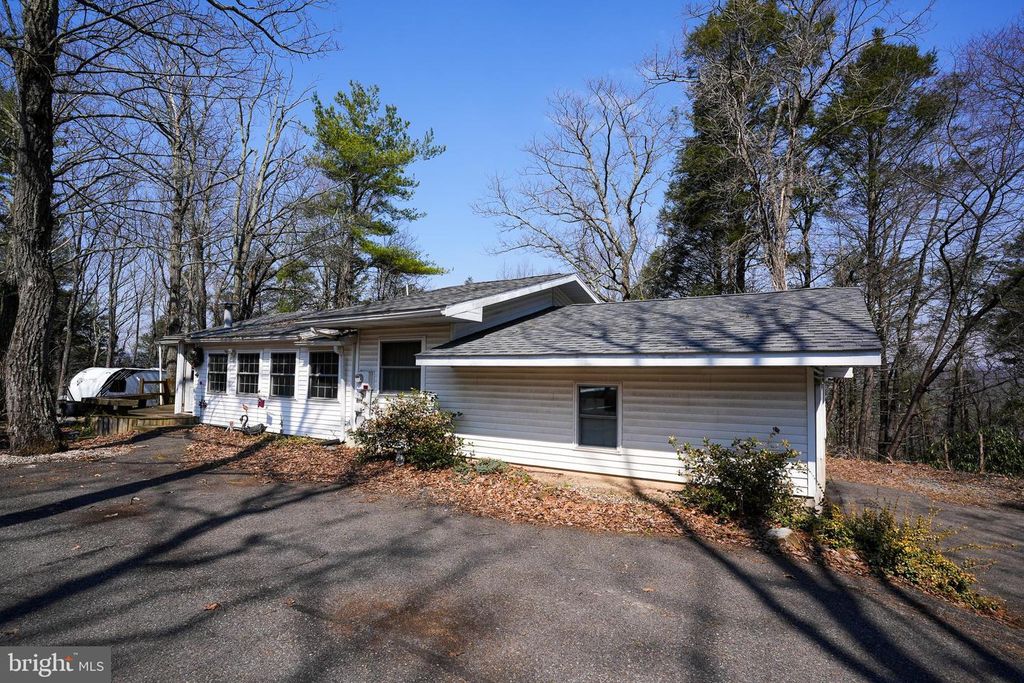 8245 INTERCHANGE RD, Lehighton, PA 18235