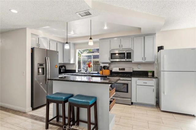 11545 Honeyglen, Pacoima, CA 91331