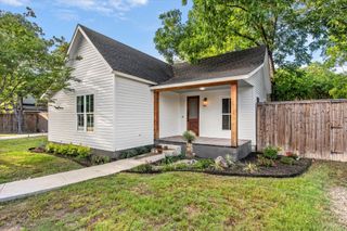 809 E Marvin Avenue, Waxahachie, TX 75165