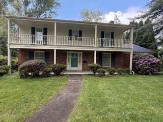 2656 Quail Hill DRIVE, Upper St Clair, PA 15241