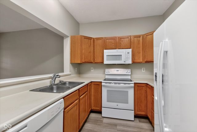 5549 Nighthawk Way, Indianapolis, IN 46254