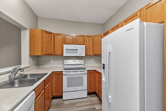 5549 Nighthawk Way, Indianapolis, IN 46254