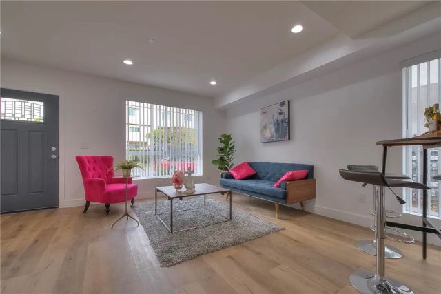 11722 Hamlin Street, North Hollywood, CA 91606
