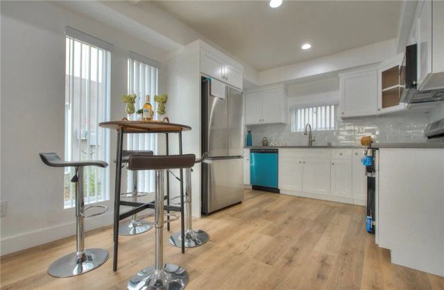 11722 Hamlin Street, North Hollywood, CA 91606