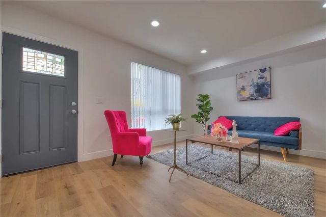 11722 Hamlin Street, North Hollywood, CA 91606
