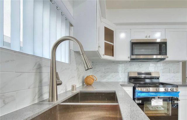 11722 Hamlin Street, North Hollywood, CA 91606