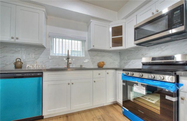 11722 Hamlin Street, North Hollywood, CA 91606