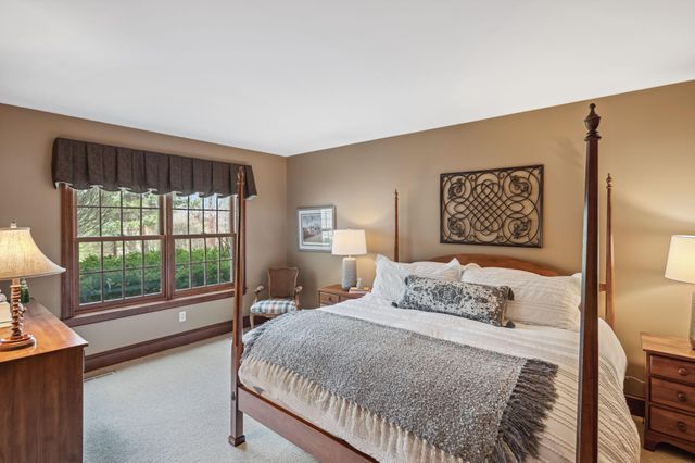 18371 Bearpath Trail, Eden Prairie, MN 55347