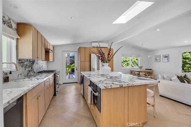 268 E Bay, Costa Mesa, CA 92627