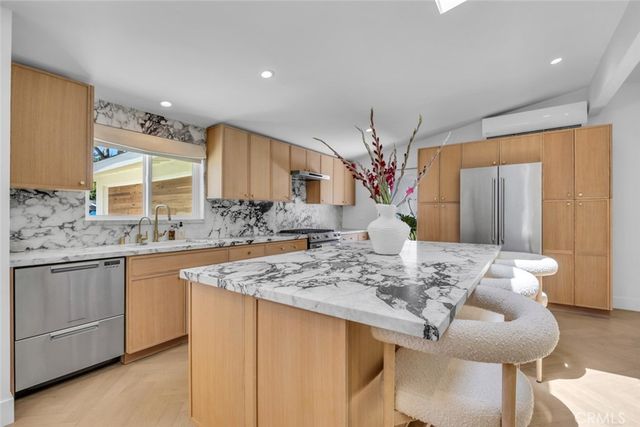 268 E Bay, Costa Mesa, CA 92627