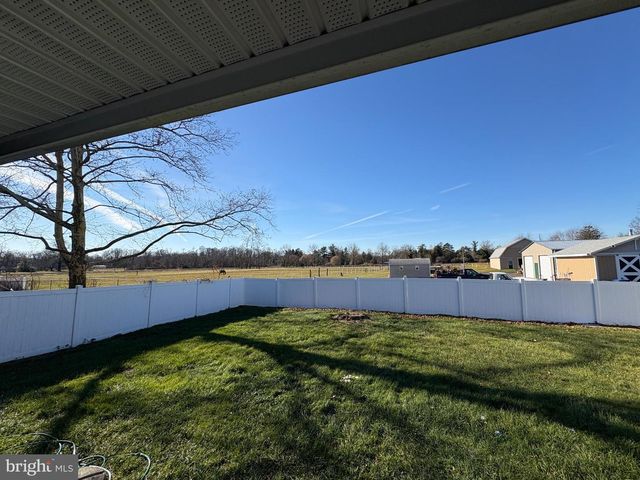 18 CROSSWICKS CHESTERFIELD RD, Crosswicks, NJ 08515