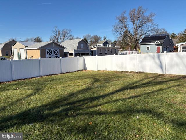 18 CROSSWICKS CHESTERFIELD RD, Crosswicks, NJ 08515