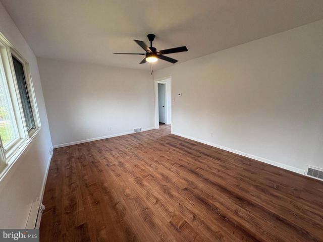 18 CROSSWICKS CHESTERFIELD RD, Crosswicks, NJ 08515