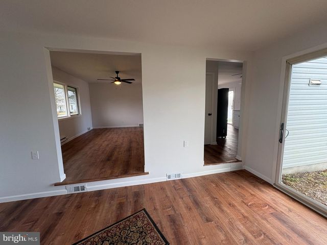 18 CROSSWICKS CHESTERFIELD RD, Crosswicks, NJ 08515