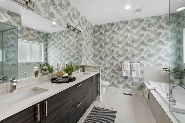 1855 N St Louis Avenue, Chicago, IL 60647