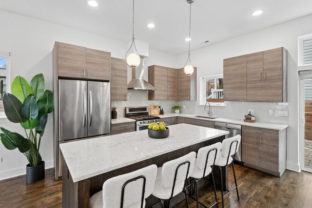 1855 N St Louis Avenue, Chicago, IL 60647