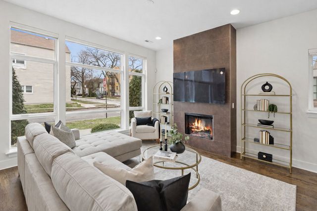 1855 N St Louis Avenue, Chicago, IL 60647