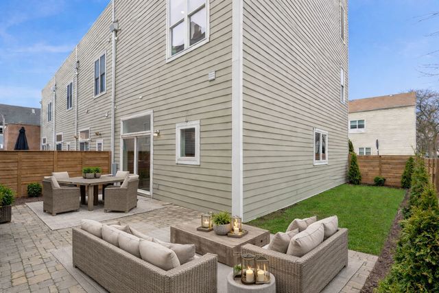 1855 N St Louis Avenue, Chicago, IL 60647