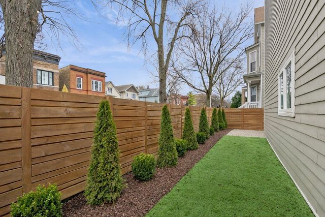 1855 N St Louis Avenue, Chicago, IL 60647