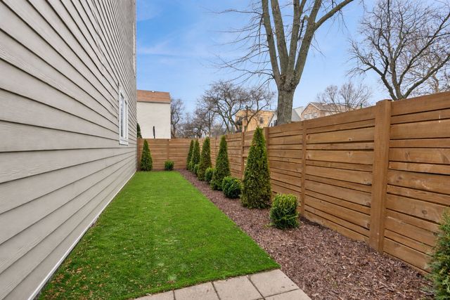 1855 N St Louis Avenue, Chicago, IL 60647