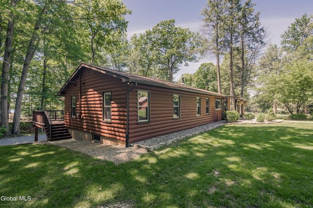 7104 Woods End Road, Galway, NY 12074
