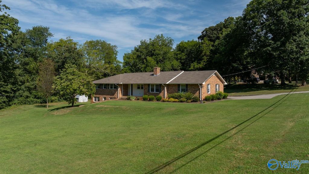 619 Dellwood Road SE, Huntsville, AL 35802