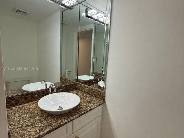 555 NE 15th St TS D, Miami, FL 33132