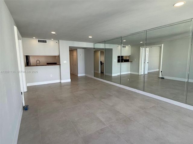 555 NE 15th St TS D, Miami, FL 33132