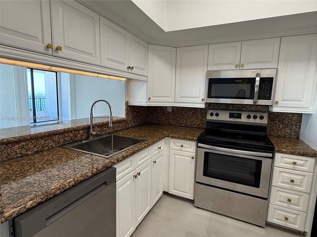 555 NE 15th St TS D, Miami, FL 33132