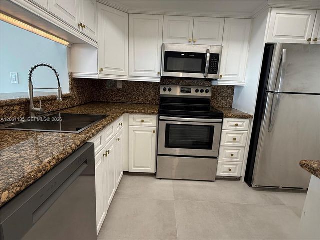 555 NE 15th St TS D, Miami, FL 33132