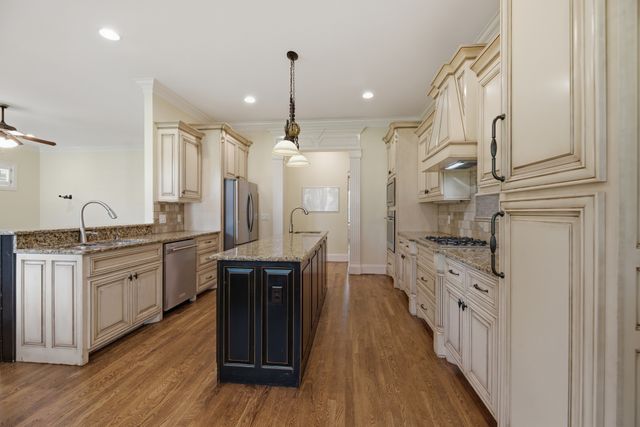 2926 Frank Robinson Dr, Murfreesboro, TN 37130