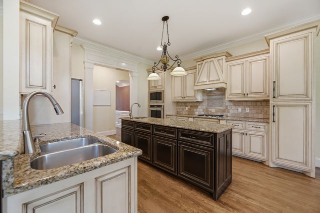 2926 Frank Robinson Dr, Murfreesboro, TN 37130