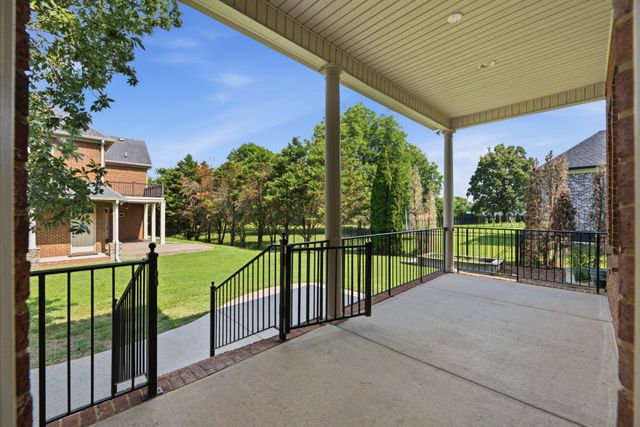2926 Frank Robinson Dr, Murfreesboro, TN 37130