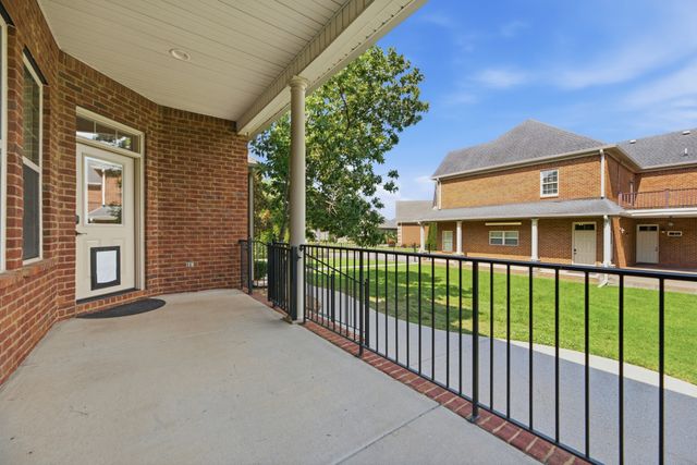2926 Frank Robinson Dr, Murfreesboro, TN 37130
