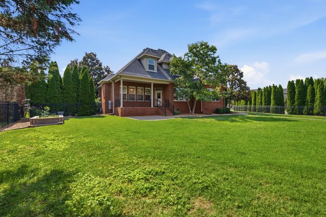 2926 Frank Robinson Dr, Murfreesboro, TN 37130