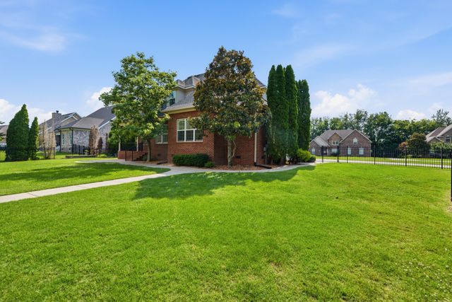 2926 Frank Robinson Dr, Murfreesboro, TN 37130