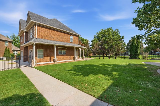 2926 Frank Robinson Dr, Murfreesboro, TN 37130