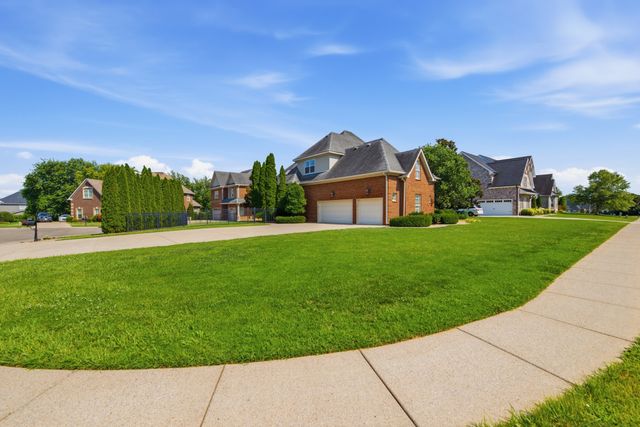 2926 Frank Robinson Dr, Murfreesboro, TN 37130